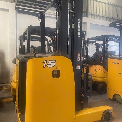 Xe nâng điện cũ Komatsu đứng lái