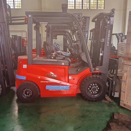 Xe nâng điện ngồi lái FE4P25Q 2500kg