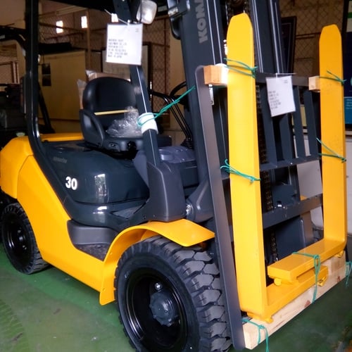 xe nâng hàng 3 tấn