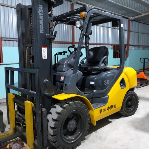 Xe nâng komatsu chui công