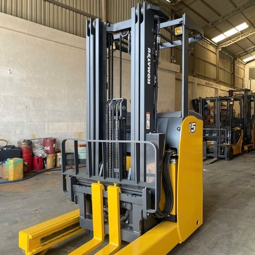 Xe nâng điện đứng lái 1,5 tấn