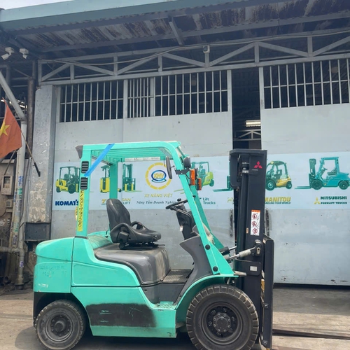 Xe nâng dầu 2.5 tấn
