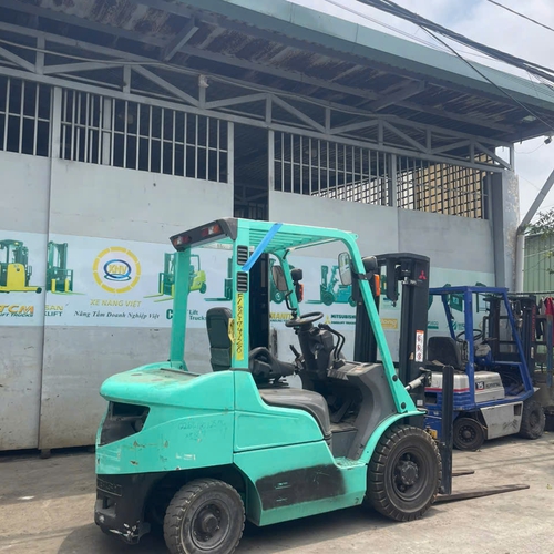 Xe nâng dầu 2.5 tấn