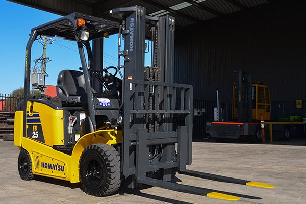 Komatsu--FB25-12--review--forklift--ATN2.jpg (70 KB)