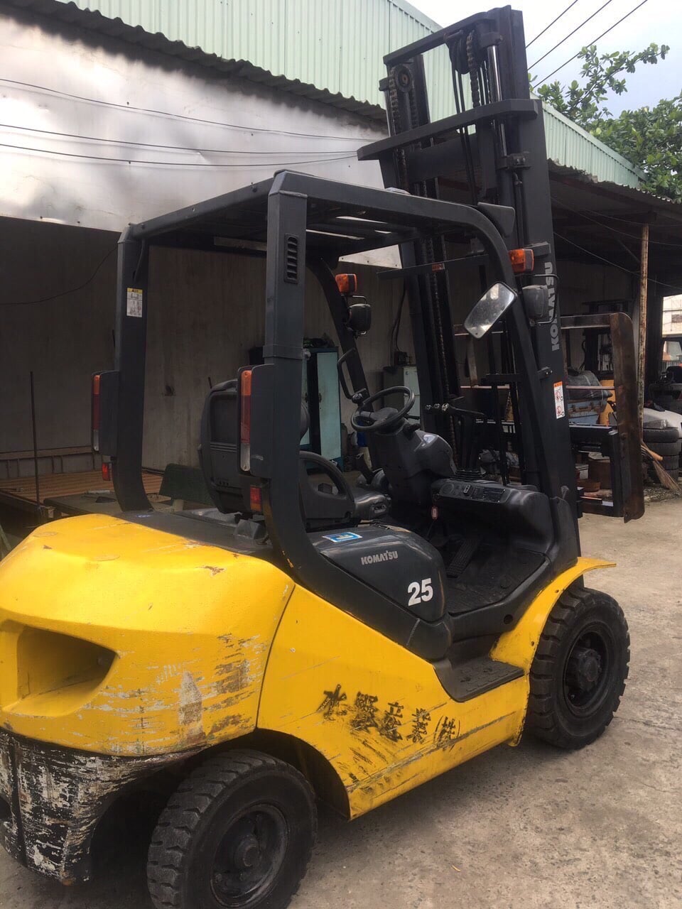 Xe nâng komatsu chạy dầu 2,5 tấn FD25T-17 0984184056.jpg (263 KB)