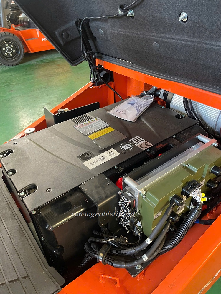 pin-xe-nâng-điện-ngồi-lái.jpg (315 KB)