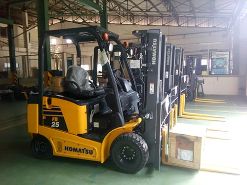 xe nang dien komatsu cu ngoi lai~.jpg (172 KB)