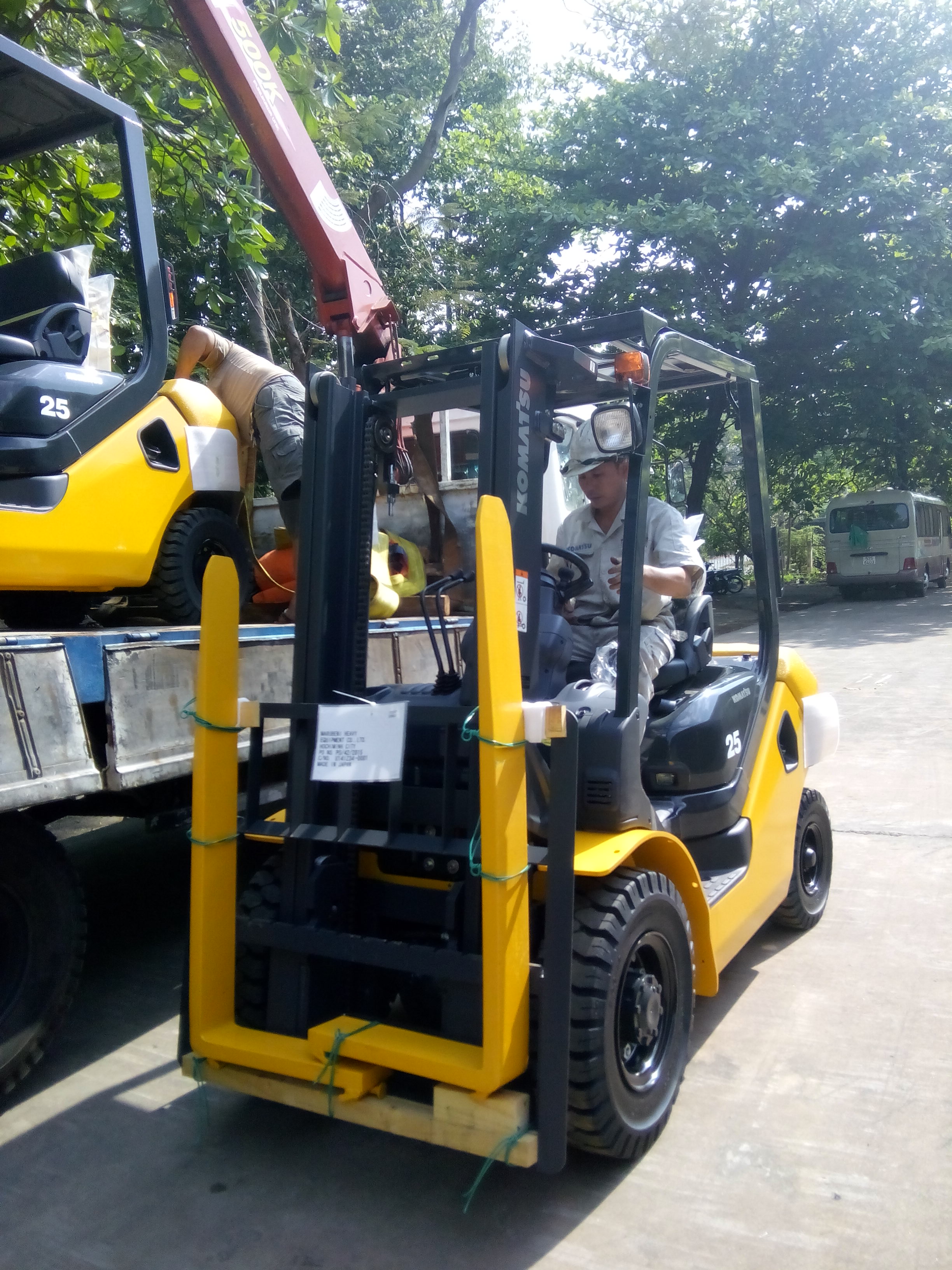 xe nang hang 2,5 tan.jpg (1.21 MB)