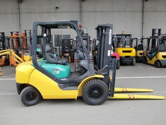 xe nang komatsu chui cong.jpg (90 KB)