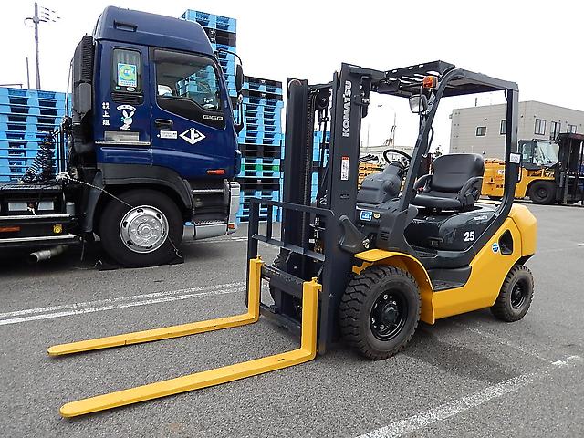 xe nang tai ben tre.jpg (87 KB)