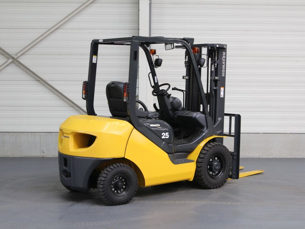 xe nang tai kon tum.jpg (83 KB)