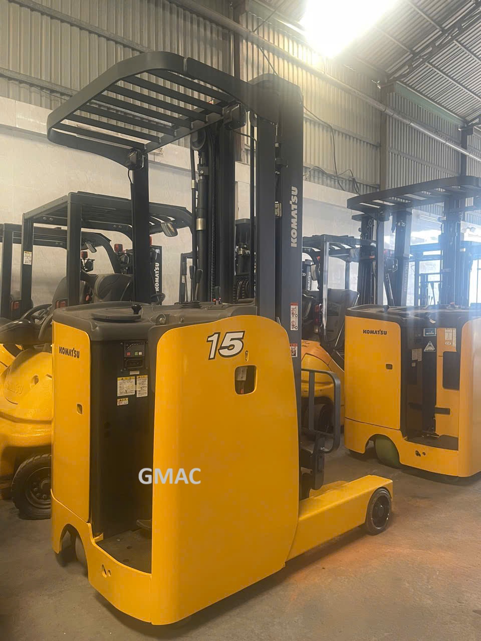 xe-nâng-điện-đứng-lái-komatsu-cũ.jpg (249 KB)