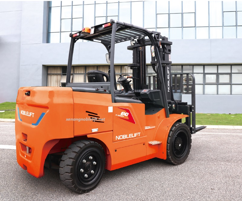 xe-nâng-điện-8000kg-Noblelift.jpg (186 KB)