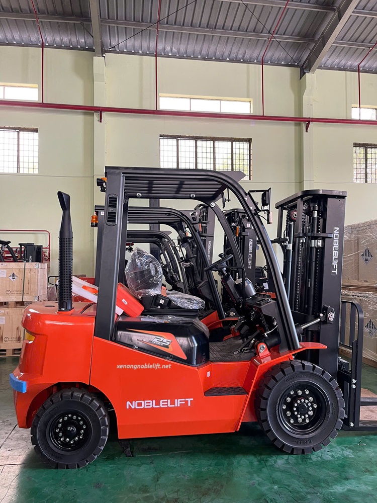 xe-nâng-dầu-2.5-tấn.jpg (285 KB)