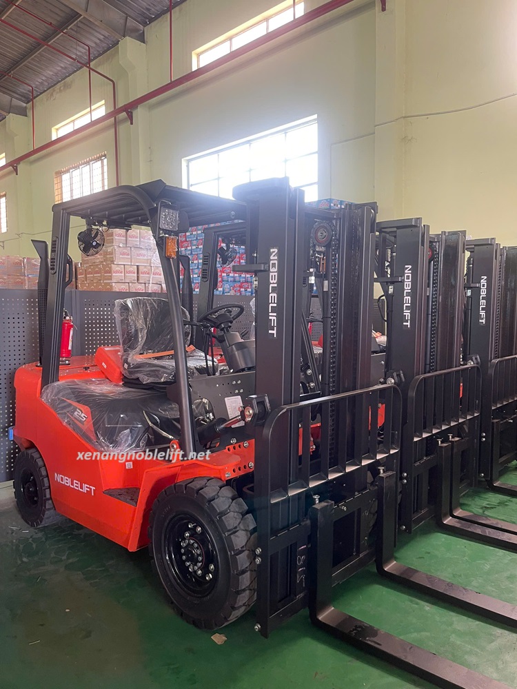xe-nâng-dầu-2.5t-noblelift.jpg (244 KB)