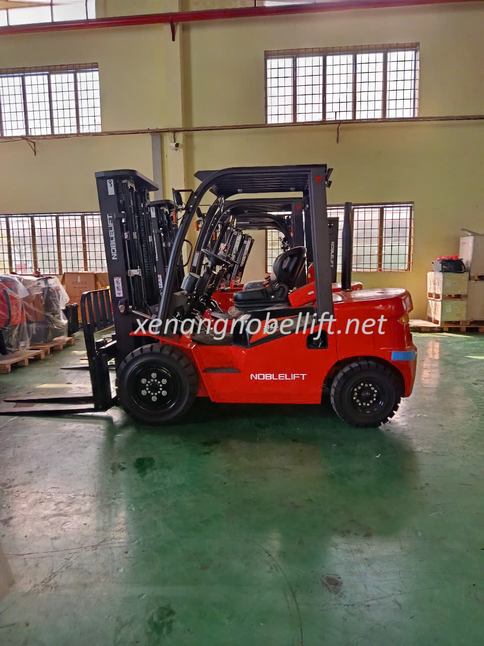 xe-nâng-dầu-3tan-noblelift.jpg (279 KB)