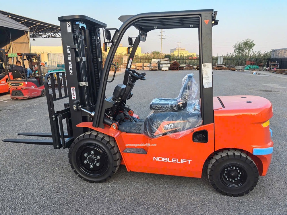 xe-nâng-dầu-3tan.jpg (316 KB)