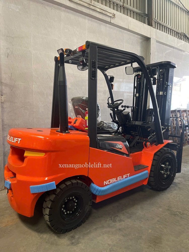 xe nâng dầu ngồi lái 3 tấn xe-nâng-dầu-ngồi-lái-3000kg.jpg (251 KB)