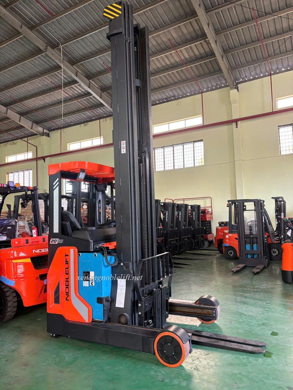 xe-nâng-điện-cao-reach-truck-2tan-ngồi-lái.jpg (370 KB)