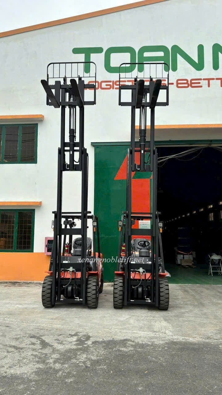 xe-nâng-điện-ngồi-lái-noblelift-sẵn-kho.jpg (242 KB)