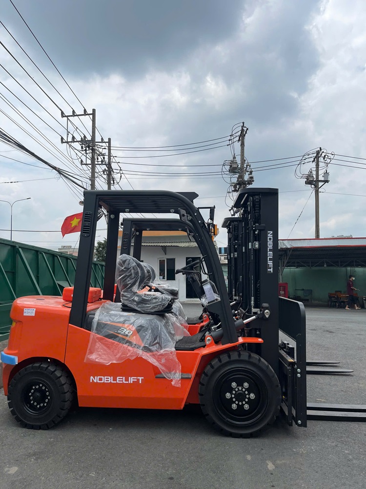 xe-nâng-điện-ngồi-lái-pin-lithium.jpg (236 KB)