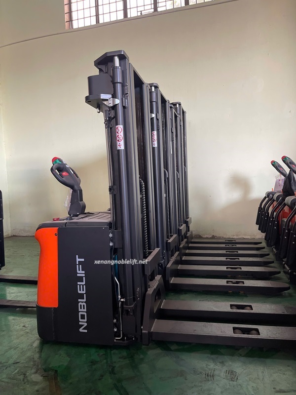 xe-nâng-điện-nâng-pallet-lên-cao.jpg (120 KB)