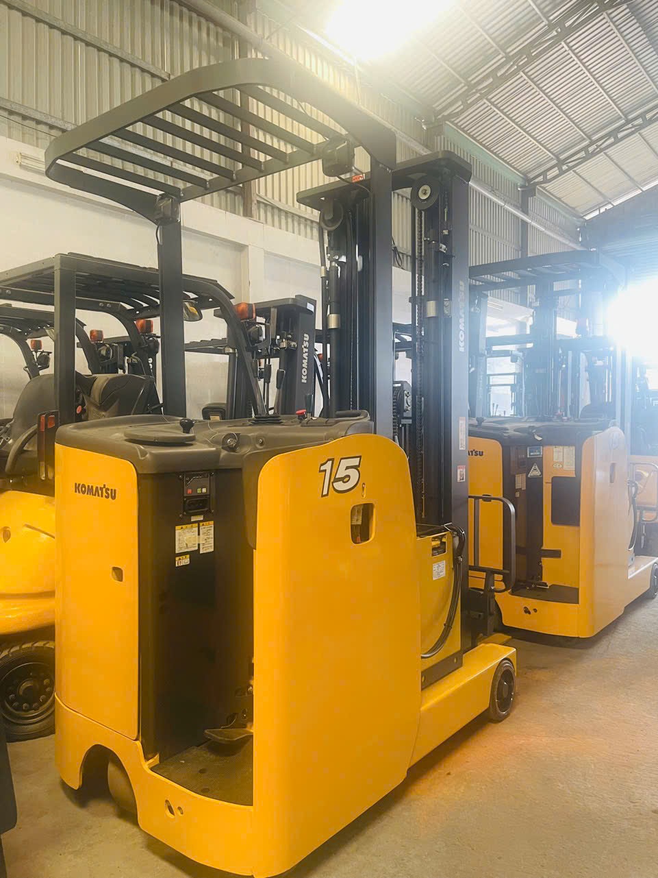 xe-nâng-điện-đứng-lái-Nhật-Bản.jpg (267 KB)