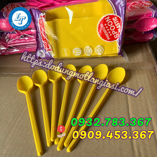MUỖNG NHỰA DÙNG 1 LẦN NHIỀU LOẠI GIÁ SỈ RẺ muỗng nhựa cán dài 20 cm màu vàng