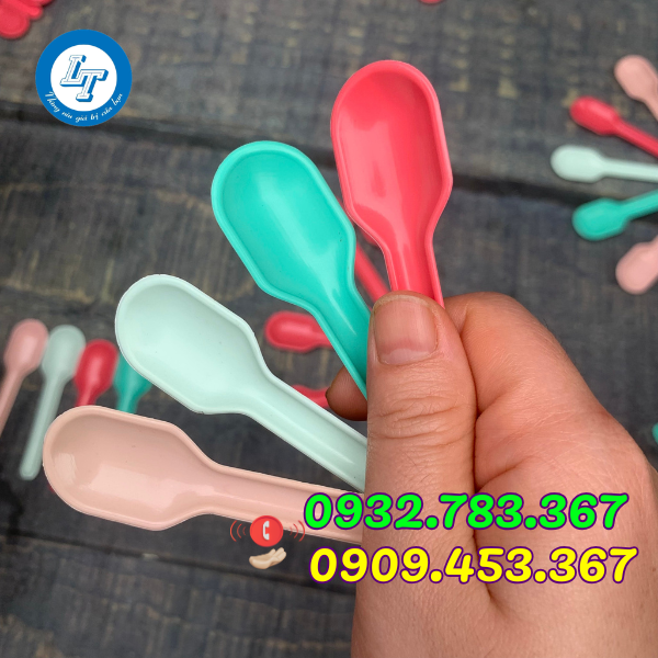 MUỖNG NHỰA NHỎ ĂN XÔI, KEM, SỮA CHUA ĐỦ MÀU GIÁ SỈ muỗng nhựa nhỏ nhiều màu