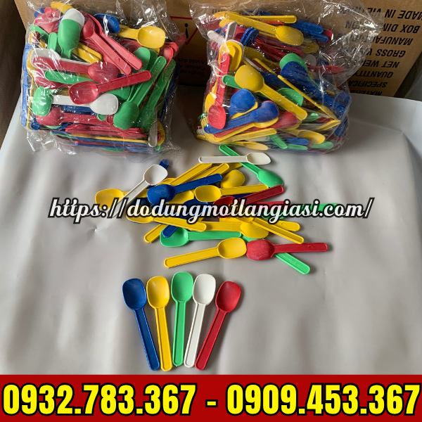 BUÔN SỈ GIÁ RẺ MUỖNG NHỰA NHỎ ĂN XÔI BAO 8KG ĐỦ MÀU BUÔN SỈ GIÁ RẺ MUỖNG NHỰA NHỎ ĂN XÔI BAO 8KG ĐỦ MÀU