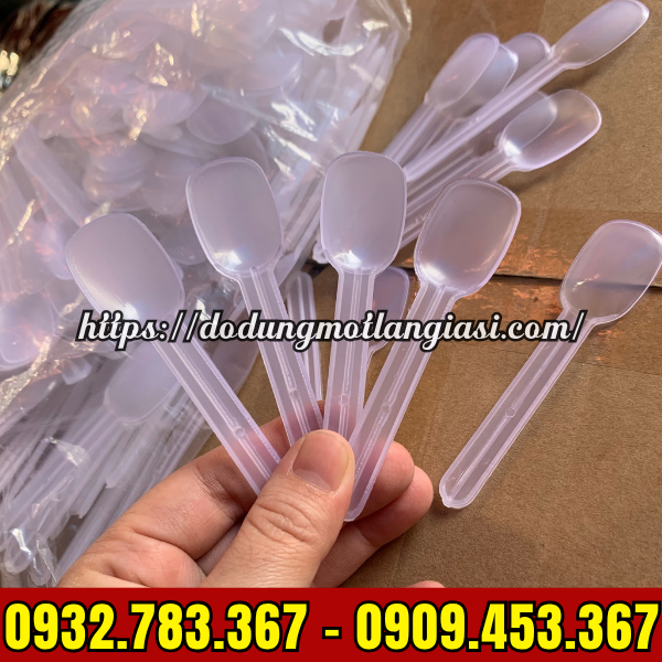 BUÔN SỈ GIÁ RẺ MUỖNG NHỰA NHỎ ĂN XÔI BAO 8KG ĐỦ MÀU BUÔN SỈ GIÁ RẺ MUỖNG NHỰA NHỎ ĂN XÔI BAO 8KG ĐỦ MÀU