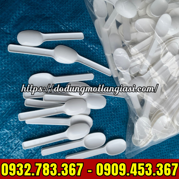 BUÔN SỈ GIÁ RẺ MUỖNG NHỰA NHỎ ĂN XÔI BAO 8KG ĐỦ MÀU BUÔN SỈ GIÁ RẺ MUỖNG NHỰA NHỎ ĂN XÔI BAO 8KG ĐỦ MÀU