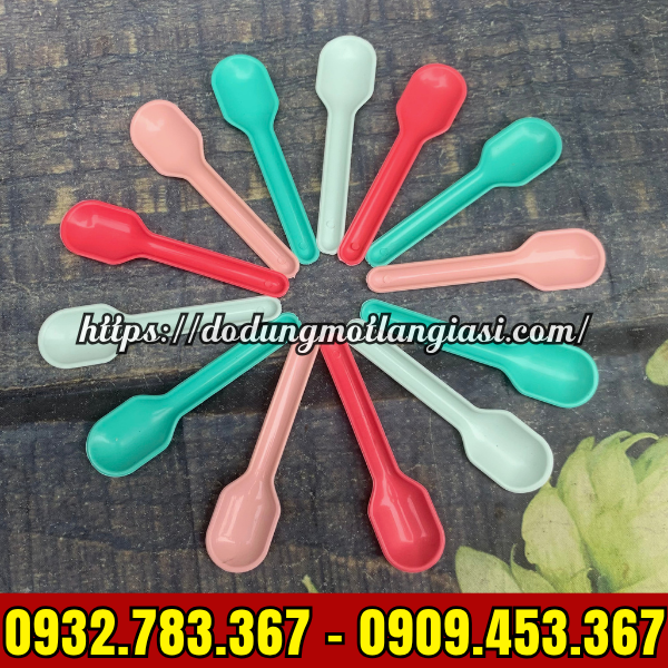 BUÔN SỈ GIÁ RẺ MUỖNG NHỰA NHỎ ĂN XÔI BAO 8KG ĐỦ MÀU BUÔN SỈ GIÁ RẺ MUỖNG NHỰA NHỎ ĂN XÔI BAO 8KG ĐỦ MÀU