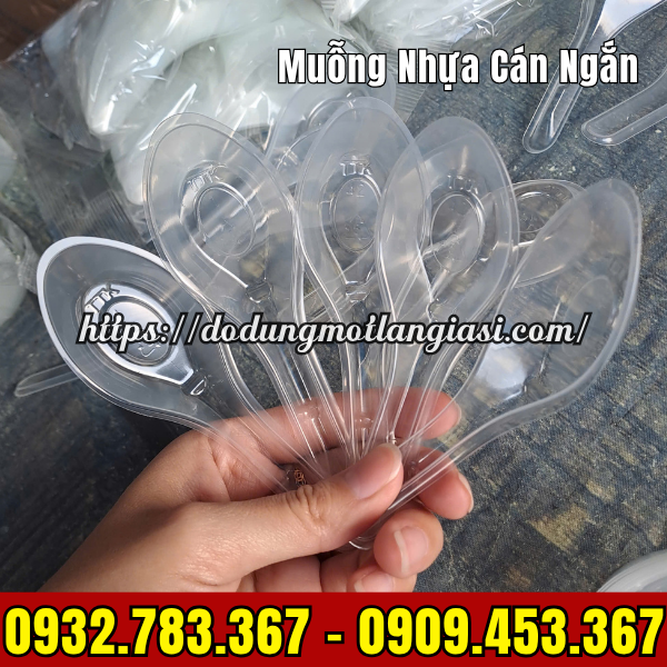MUỖNG NHỰA CÁN NGẮN