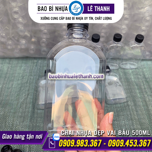Chai nhựa dẹp vai bầu 500ml kèm nắp