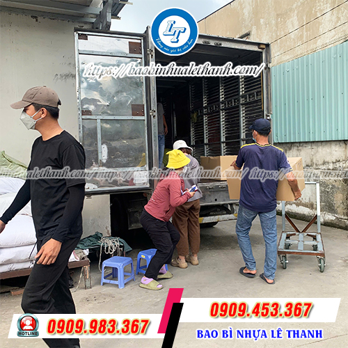 Muỗng nhựa bọc màng giao hàng tận nơi Muỗng nhựa bọc màng giao hàng tận nơi