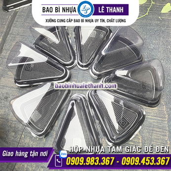 HỘP NHỰA TAM GIÁC ĐẾ ĐEN