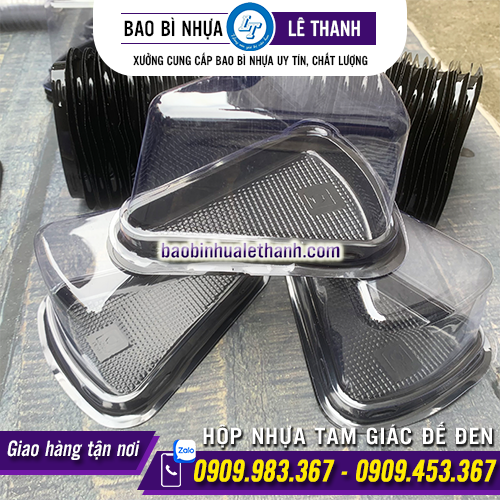 HỘP NHỰA TAM GIÁC ĐẾ ĐEN