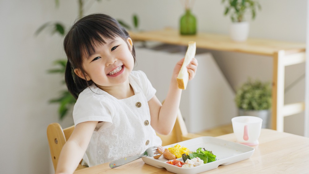 Dinh dưỡng là nền tảng giúp cơ thể trẻ xây dựng và duy trì hệ miễn dịch khỏe mạnh. Dinh dưỡng là nền tảng giúp cơ thể trẻ xây dựng và duy trì hệ miễn dịch khỏe mạnh.
