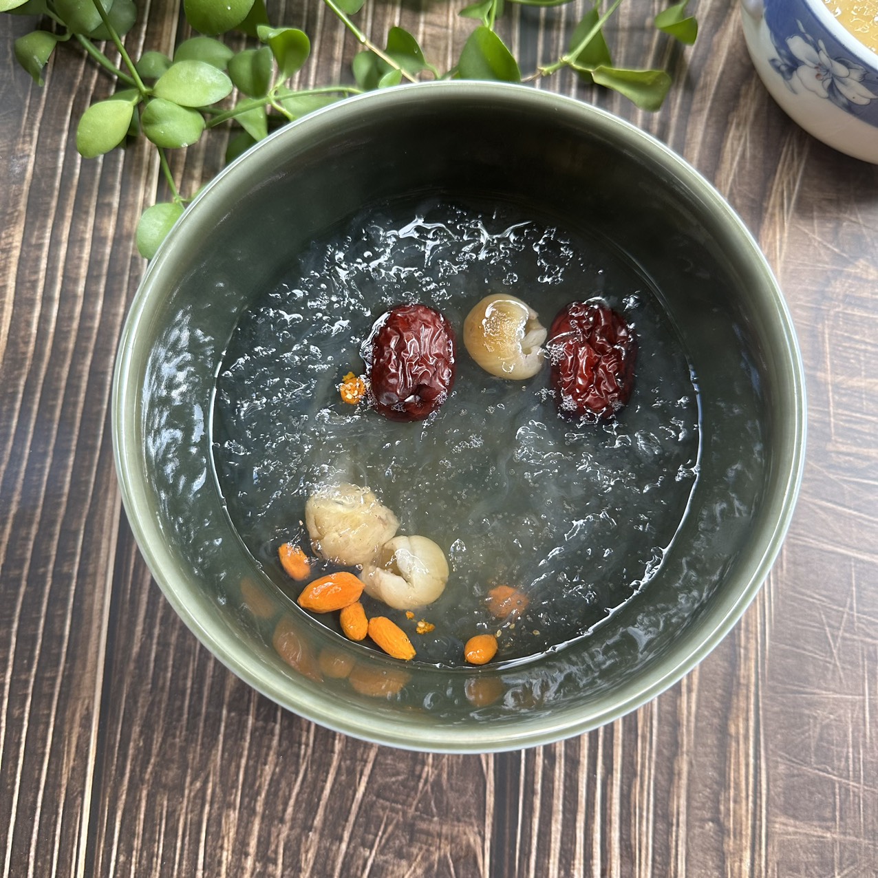 Người lớn tuổi có thể sử dụng tổ yến với lượng phù hợp theo nhu cầu dinh dưỡng cá nhân. Người lớn tuổi có thể sử dụng tổ yến với lượng phù hợp theo nhu cầu dinh dưỡng cá nhân.