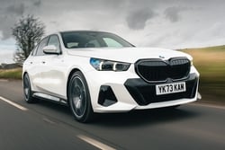 Thuê xe 4 chỗ 5-Series Giá Rẻ xe Đời Mới Nhất
