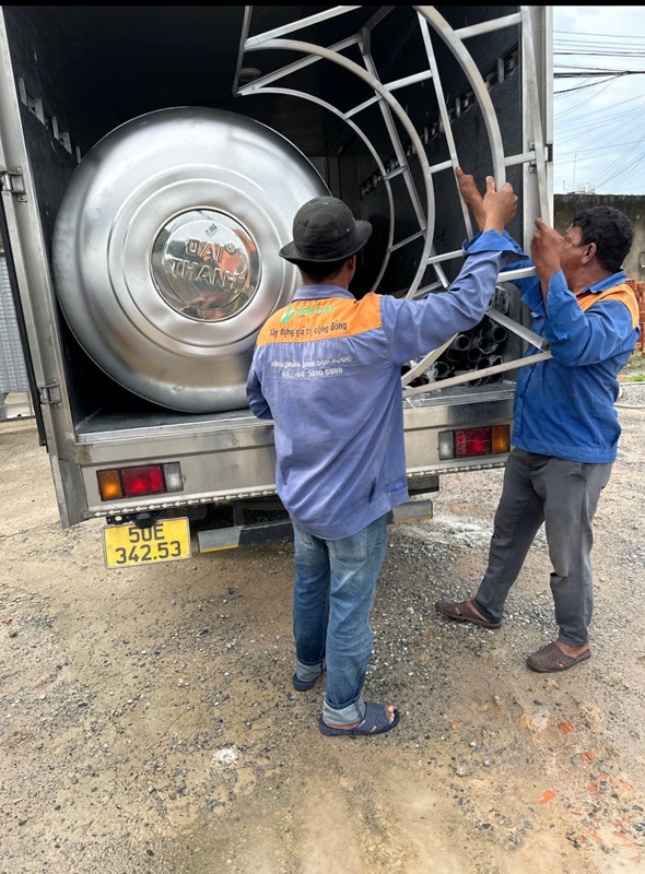 Giao hàng Bồn inox 304 Đại Thành 1000L Ngang Giao hàng Bồn inox 304 Đại Thành 1000L Ngang