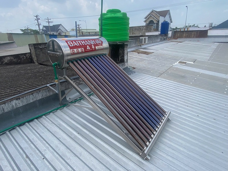 Bàn giao Máy nước nóng mặt trời Đại Thành Gold 130L Bàn giao Máy nước nóng mặt trời Đại Thành Gold 130L