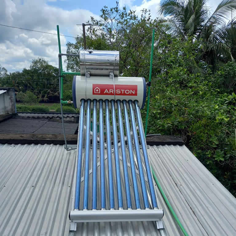 Máy nước nóng năng lượng mặt trời Ariston ECO 2 116L Máy nước nóng năng lượng mặt trời Ariston ECO 2 116L