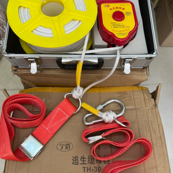 Bộ Dây Thoát Hiểm Thả Chậm Cho Nhà Cao Tầng