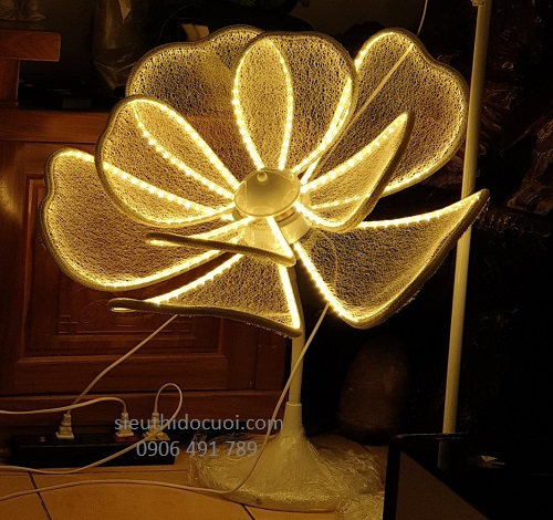 Đèn dẫn lối đám cưới hoa led đại Đèn dẫn lối đám cưới hoa led đại