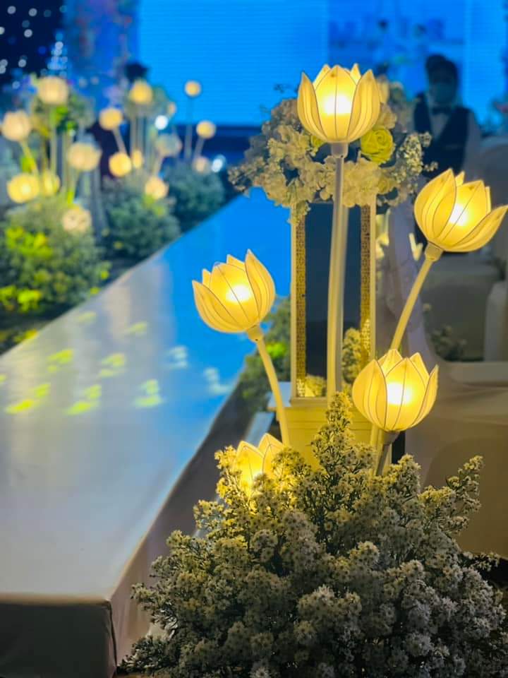 Đèn dẫn lối hoa sen Đèn dẫn lối hoa sen