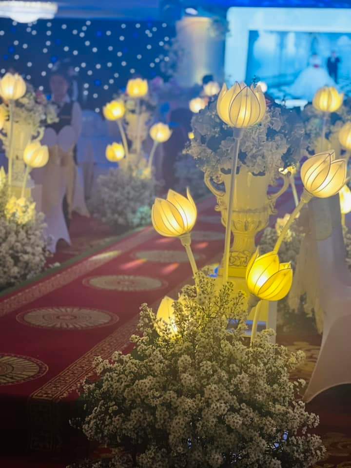 Đèn dẫn lối hoa sen Đèn dẫn lối hoa sen