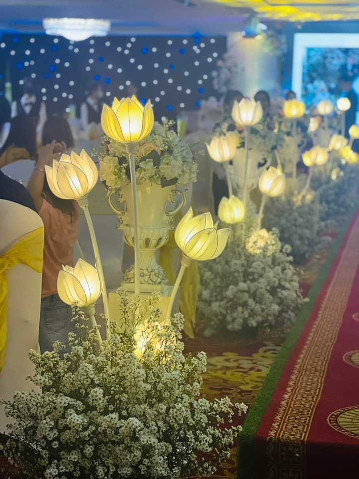 Đèn dẫn lối hoa sen Đèn dẫn lối hoa sen