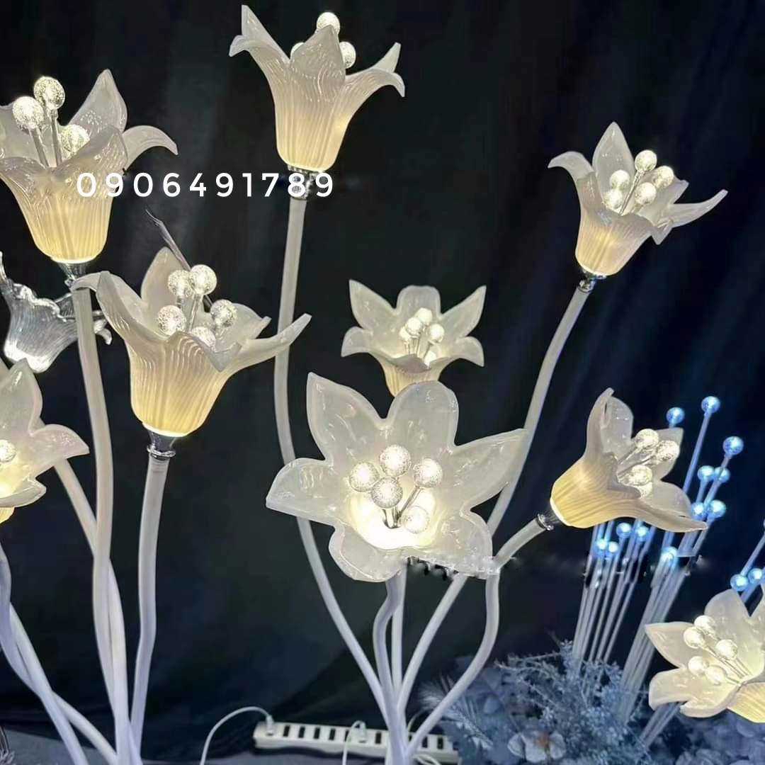 Đèn dẫn lối sân khấu đám cưới hoa loa kèn Đèn dẫn lối sân khấu đám cưới hoa loa kèn